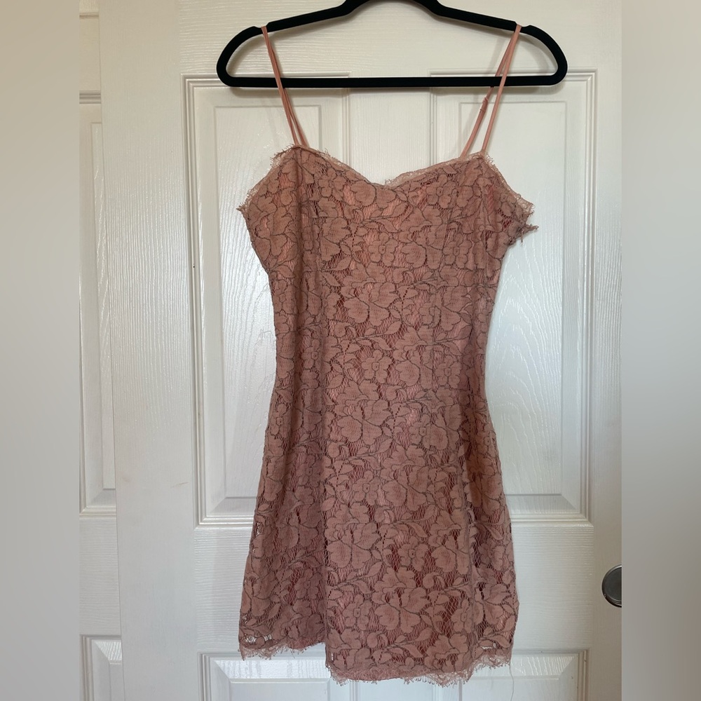 Lace mini dress 👗